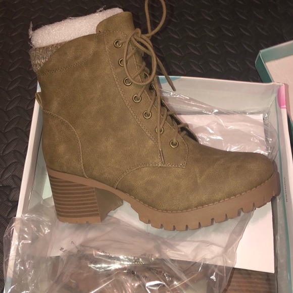 Combat style lace up ankle boots - Picture 2 of 2